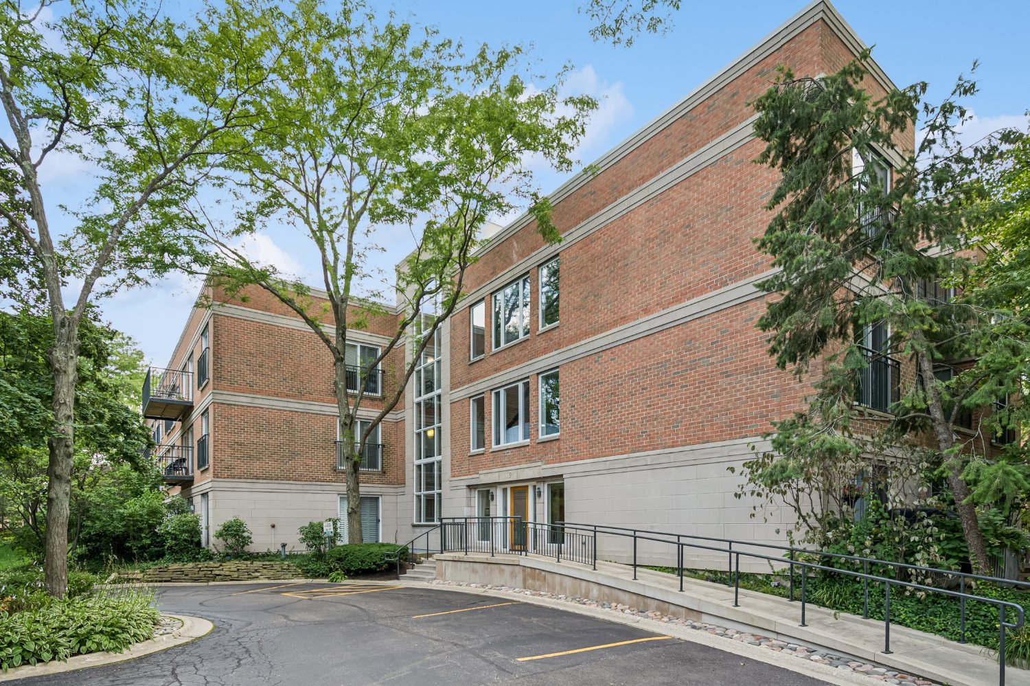 119 E Laurel Ave Apt 207