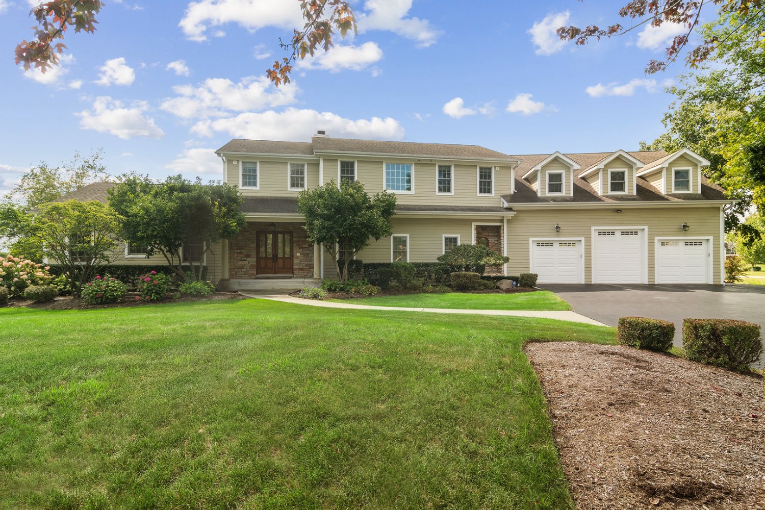 23133 W Bonnyrigg Ct