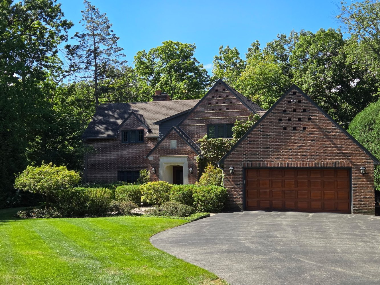 350 North Deere Park West