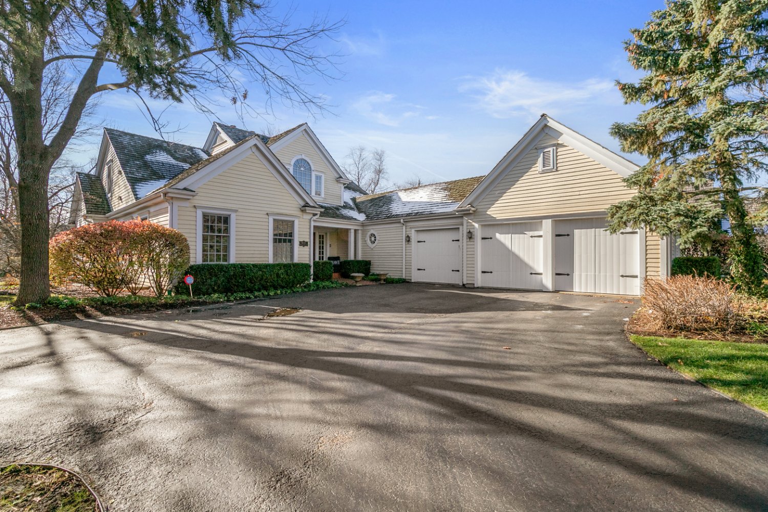 1835 West North Pond Lane